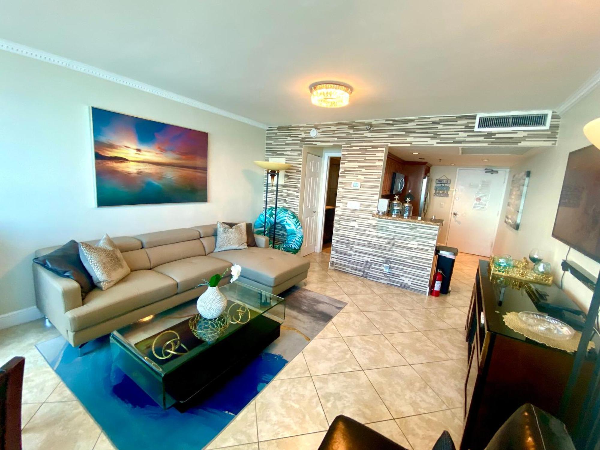 Castle Beach Resort Condo — Photos 1