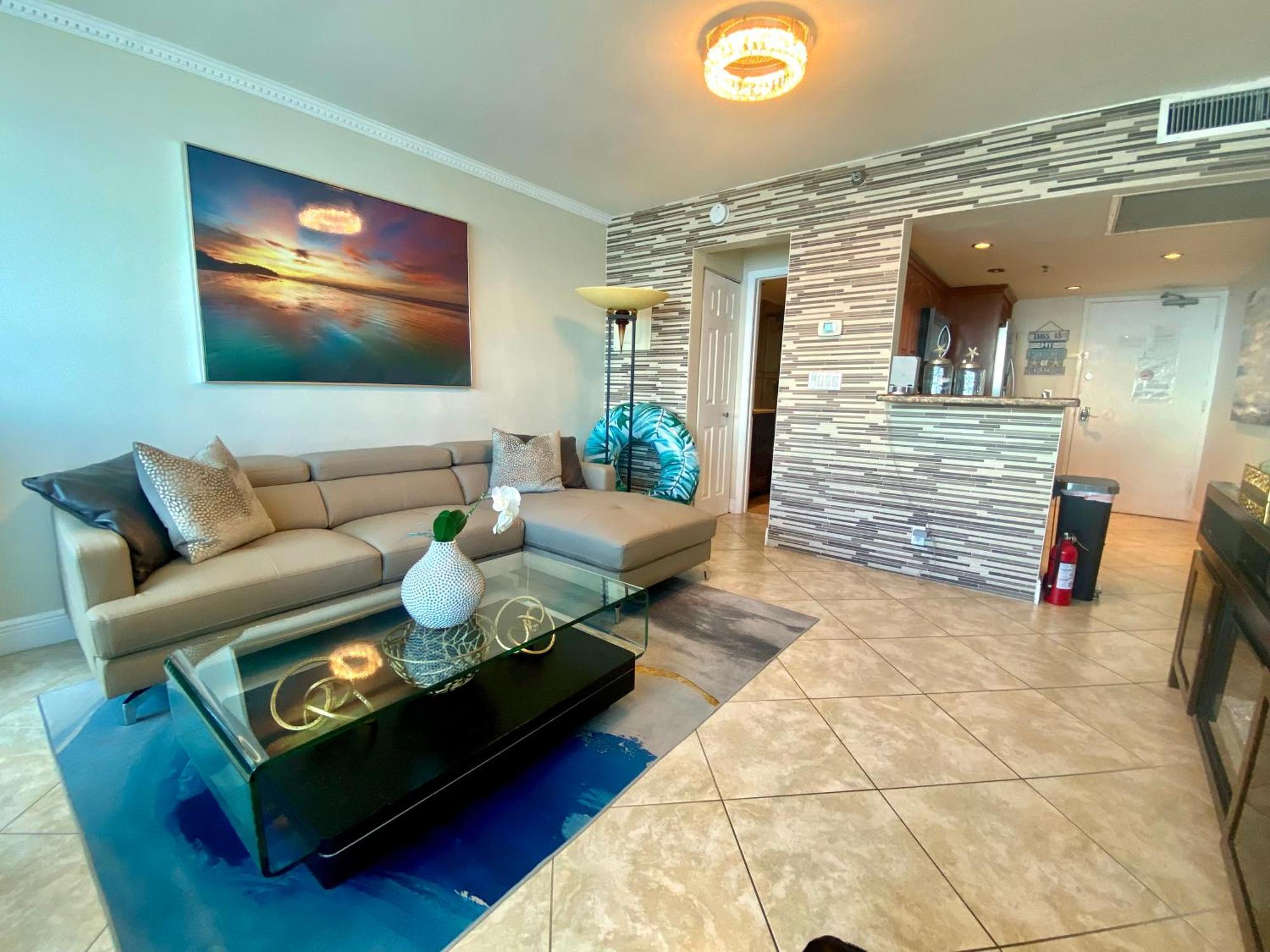 Castle Beach Resort Condo, Miami Beach